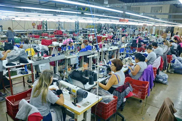Impasse entre sindicatos ‘trava’ reajuste salarial do vestuário em Apucarana