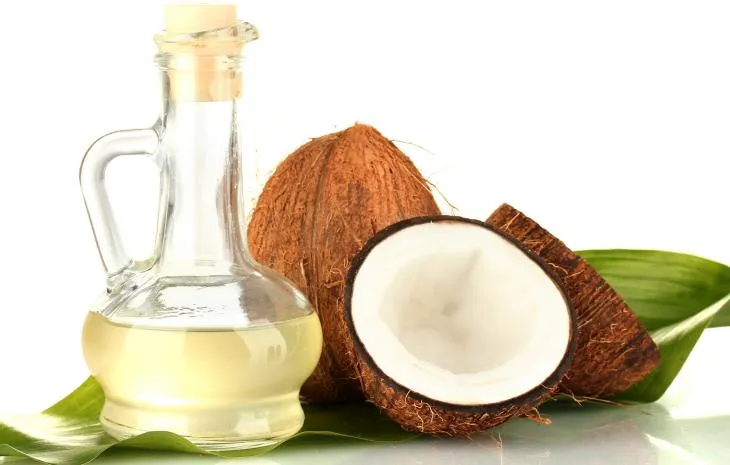 Além de hidratar a pele e os cabelos, óleo de coco também ajuda a emagrecer. Foto: Reprodução