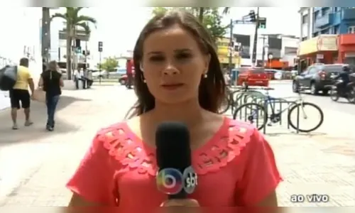 Equipe de afiliada do SBT é surpreendida por tiroteio e foge pulando muro