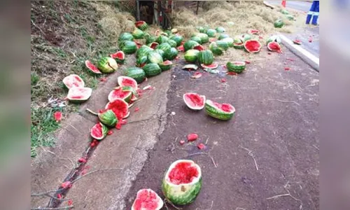 Mulher morre em acidente provocado por melancia