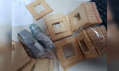 Jovem tenta entrar na cadeia com maconha escondida em bolachas