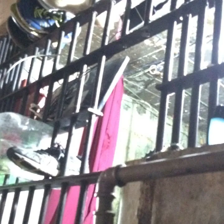 Polícia evitou fuga do minipresídio de Apucarana nesta madrugada: detentos já haviam danificado grade - Foto: Delair Garcia/TN