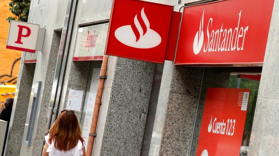 Santander barra clientes de receberem dinheiro investido em moedas virtuais - Fotografia: REUTERS/Albert Gea