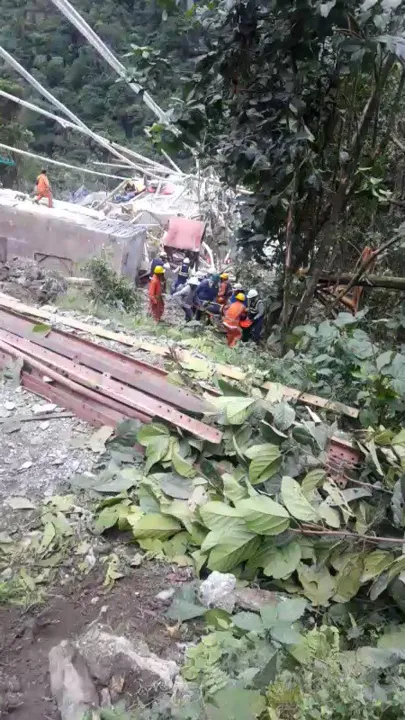 Ponte em construção desaba e sete pessoas morrem na Colômbia