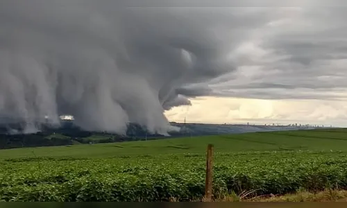 Nuvens diferenciadas chamam a atenção de moradores da região