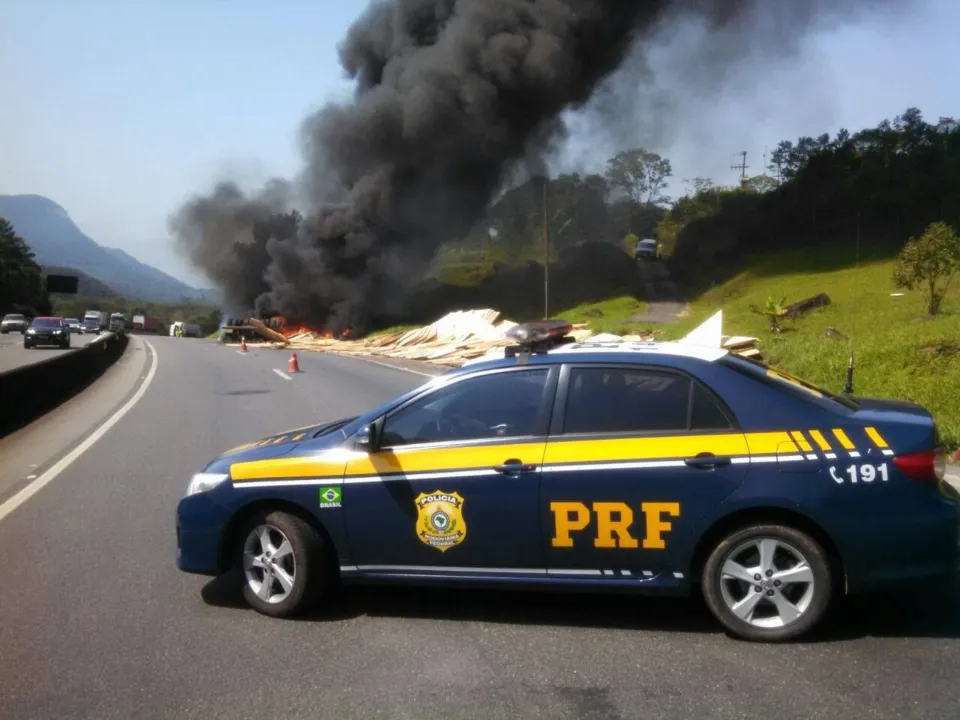 PRF registrou 613 mortes em acidentes nas estradas federais no Paraná em 2017 - Foto: Divulgação/PRF