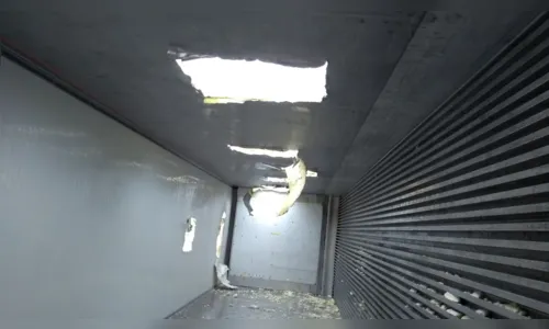 
							Carga é saqueada após carreta tombar na BR-376 em Ortigueira
						
						
