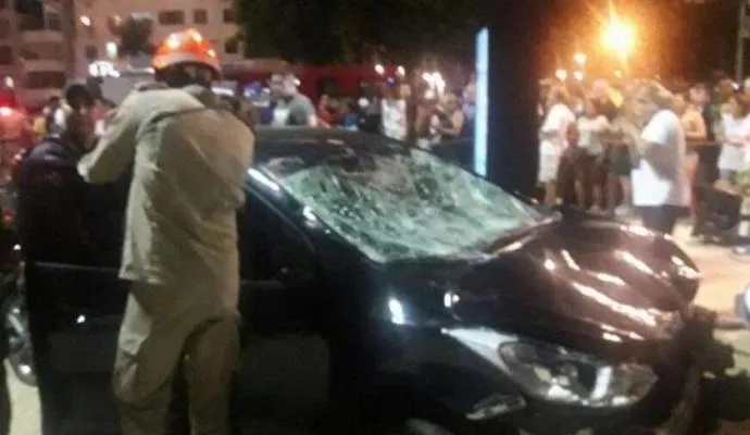 Imagens postadas em redes sociais mostram o carro destruído após o acidente. - FOTO - REPRODUÇÃO/Metrópoles