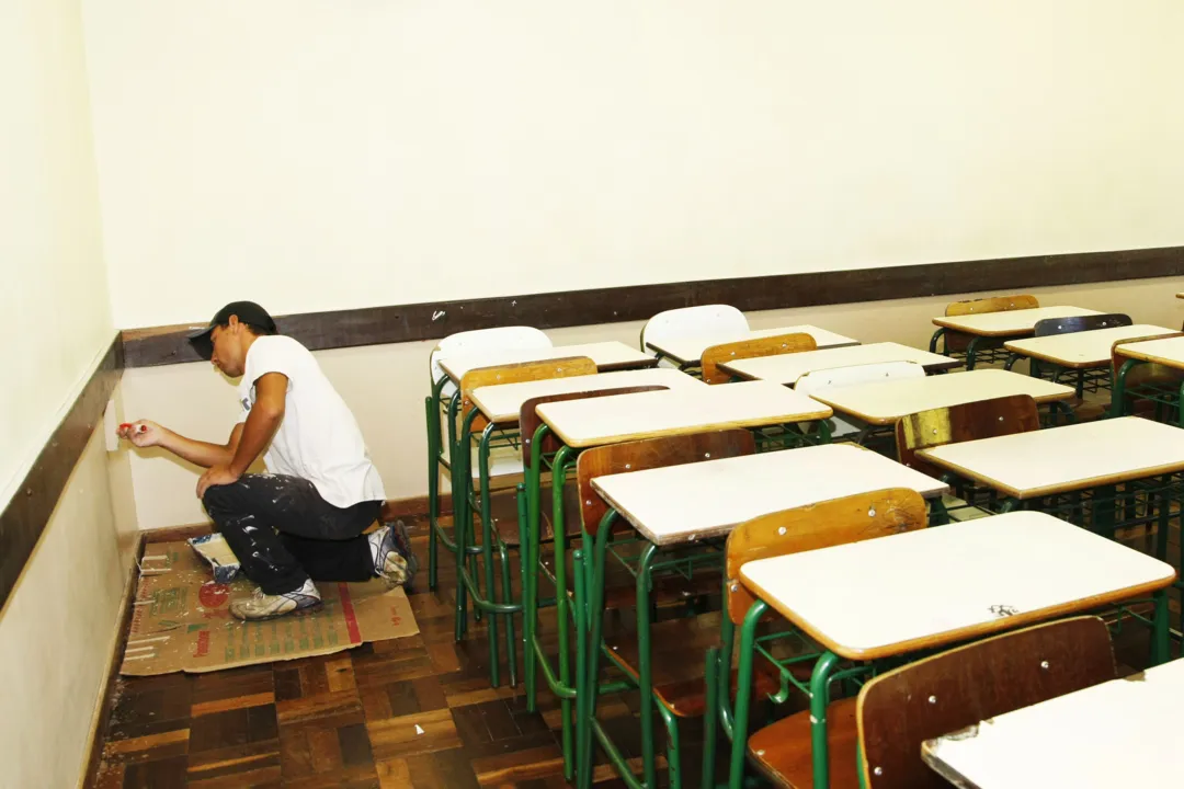 80% das 2,1 mil escolas estaduais do Paraná estão em reforma