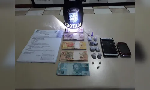 PM prende casal suspeito de tráfico com crack, cocaína e maconha