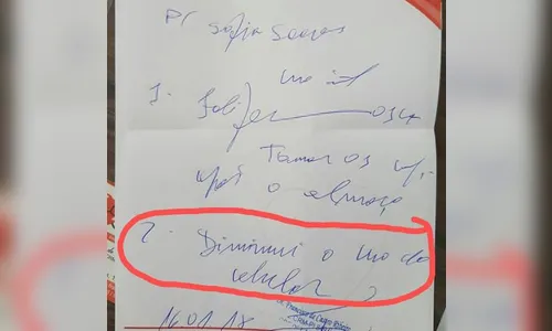 Médico pede que paciente diminua uso do celular e receita viraliza: ‘está adoecendo os jovens’