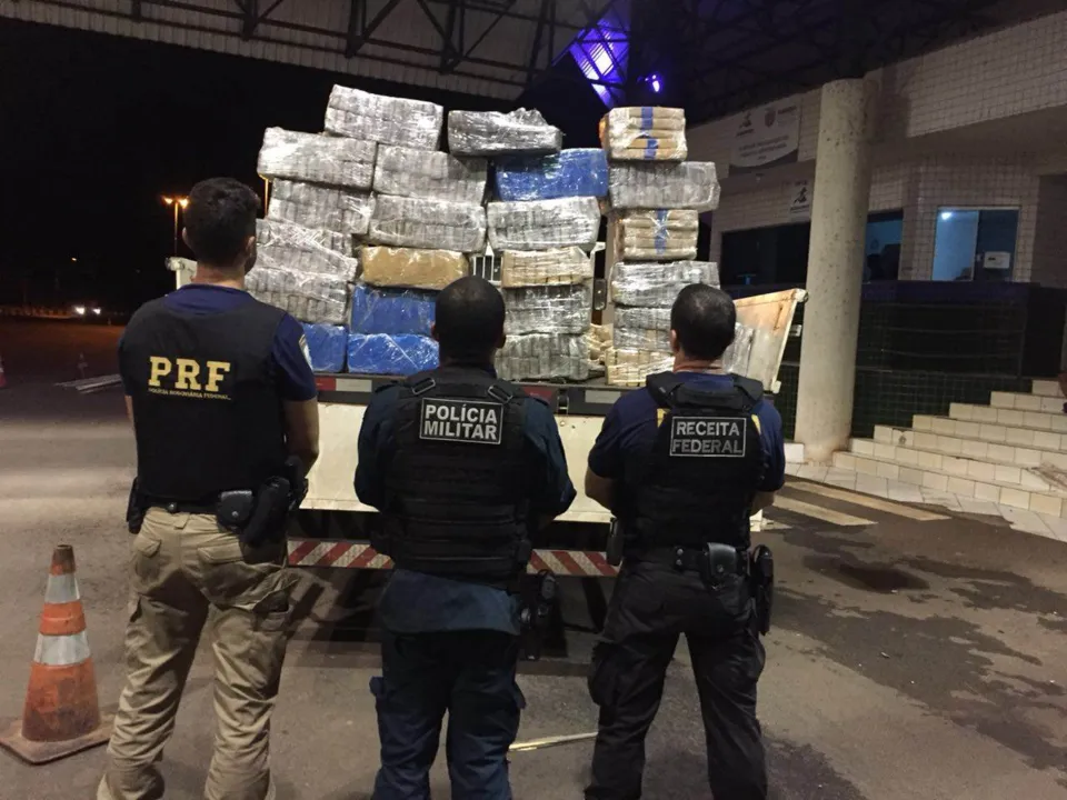 PRF, Receita Federal e Polícia Militar apreendem mais de meia tonelada de maconha - Foto: Divulgação/PRF
