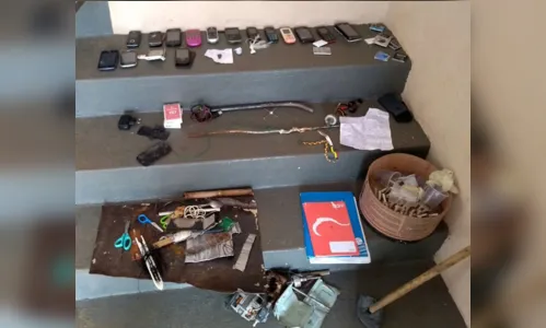 
							Polícia apreende celulares durante vistoria na cadeia de Faxinal
						
						