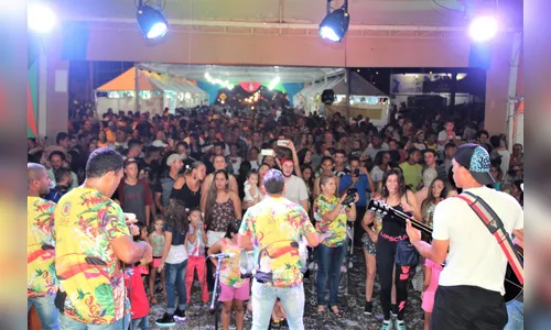 Programação de Carnaval segue até terça em  Arapongas