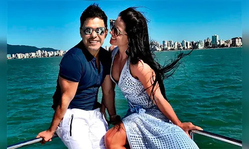 Noiva de Zezé Di Camargo derrapa no português e se irrita com cobranças