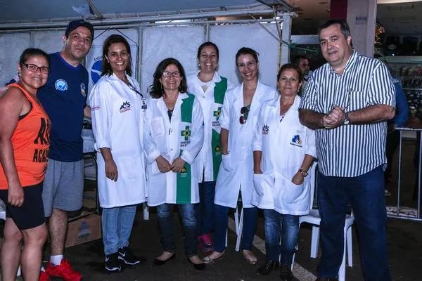 O prefeito Beto Preto com parte da equipe da Autarquia Municipal de Saúde (AMS) na Prova 28 de Janeiro do ano passado - Foto: Divulgação