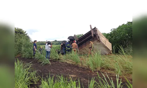 Motorista morre após capotar caminhão na PR-170 em Novo Itacolomi