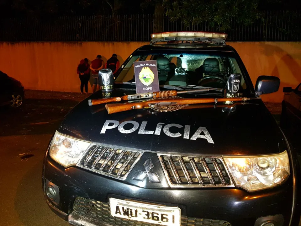 Armas apreendidas durante patrulhamento da RONE em Curitiba – Foto: Reprodução