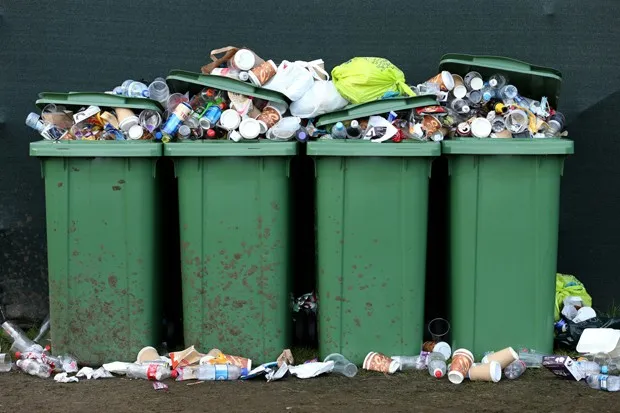 Campanha conscientiza população sobre descarte correto do lixo