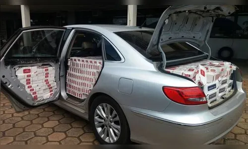 PRF apreende em Arapongas carro lotado de cigarros após 50 km de perseguição