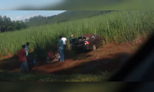 Moça fica ferida após capotamento entre Jandaia e Bom Sucesso