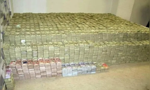 
							CIA localiza submarino de Pablo Escobar que pode esconder R$ 222 bilhões; veja vídeo
						
						