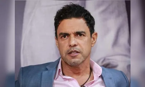 Zezé Di Camargo fica ilhado com carro de luxo durante temporal  