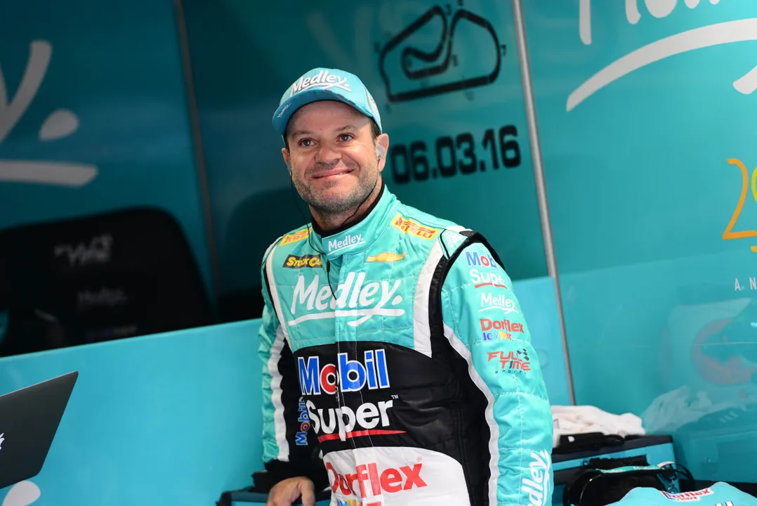 Piloto Rubens Barrichello foi internado com problema em veia da cabeça - Foto: Fotos Públicas