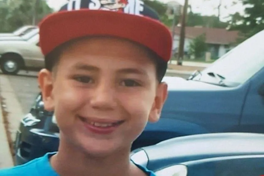 Menino de 13 anos foi surrado até morrer e é enterrado em rodovia pelo namorado da mãe - Foto: Reprodução - Facebook