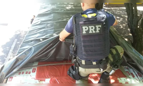 PRF apreende cerca de 500 mil maços de cigarros contrabandeados em Maringá