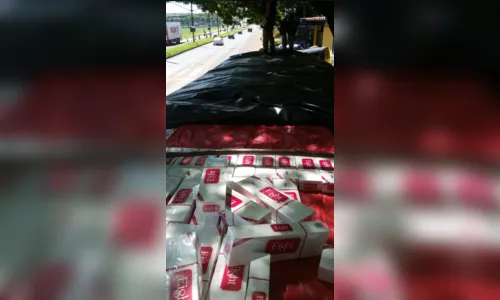 
							PRF apreende cerca de 500 mil maços de cigarros contrabandeados em Maringá
						
						