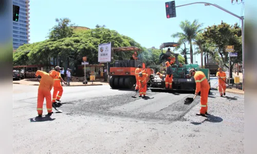 
							Prefeito vistoria obra de recapeamento da Avenida Arapongas
						
						