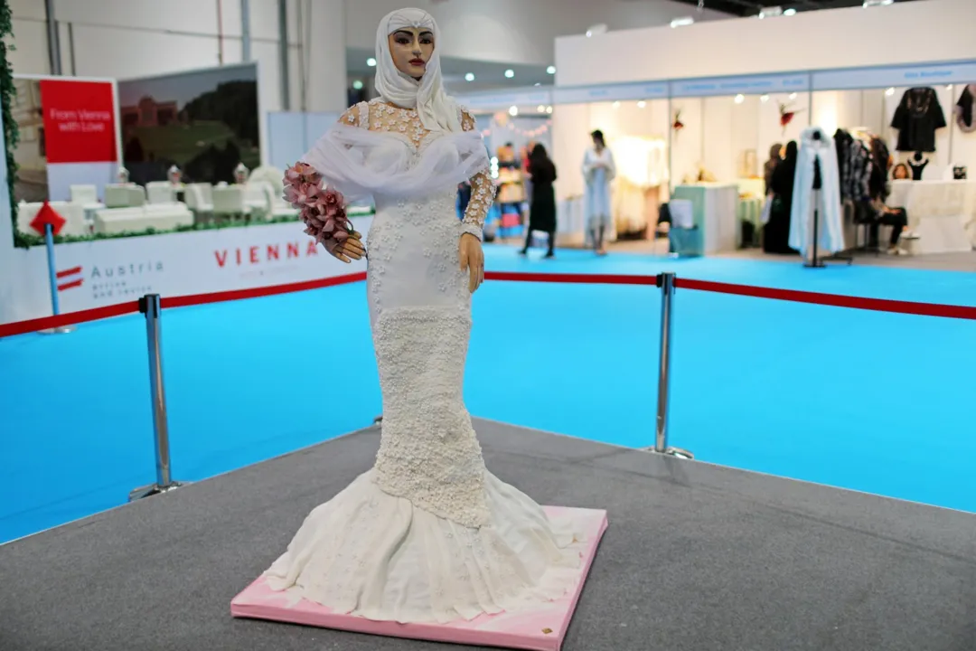 olo de casamento de US$ 1 milhão é exposto nos Emirados Árabes Unidos (Foto: Ahmed Jadallah/Reuters)