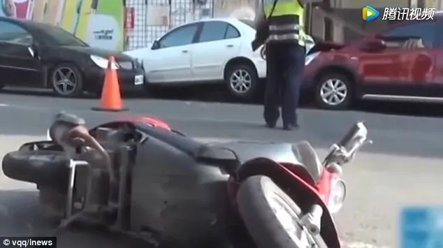 Homem teria batido o carro na moto da namorada quando ele ia para o trabalho - Foto:  vqq/inews