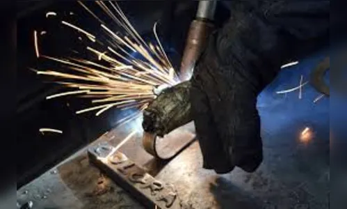 Agência do Trabalhador tem vaga para soldador, entre outras