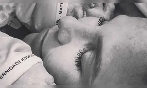 Marido de Ivete Sangalo revela rostinho das gêmeas; veja