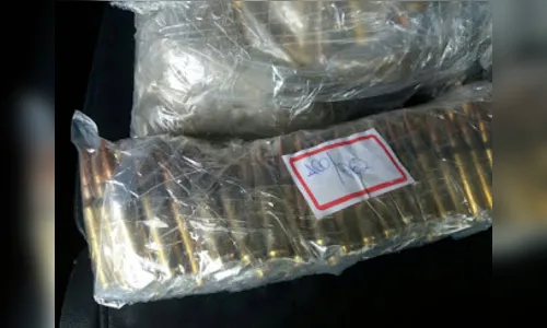 Mais de duas mil munições para fuzis são apreendidas em blitz