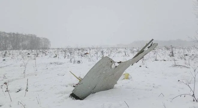 Destroços do avião Antonov An-148, da Saratov Airlines Reuters