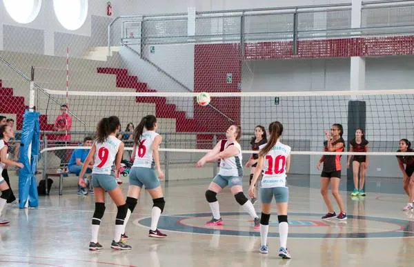 O voleibol é uma das modalidades na fase municipal dos Jogos Escolares do Paraná - Foto: Divulgação