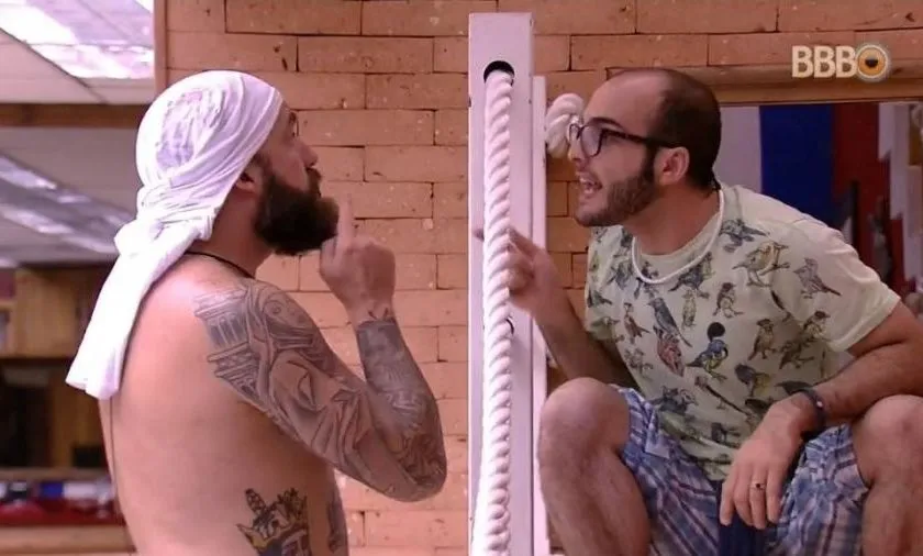Caruso e Mahmoud trocam gritos e xingamentos - FOTO TV GLOBO/REPRODUÇÃO