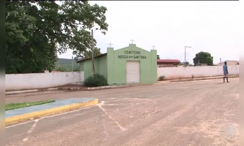 Mulher é enterrada viva e corpo é achado revirado dentro de caixão, diz família