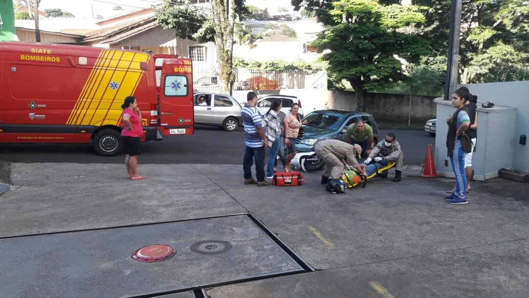 Motociclista foi encaminhado ao hospital pelo Siate. Foto: Sérgio Rodrigo