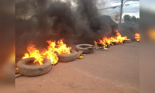 Manifestantes bloqueiam BR 369 em protesto contra ações da PM em Londrina