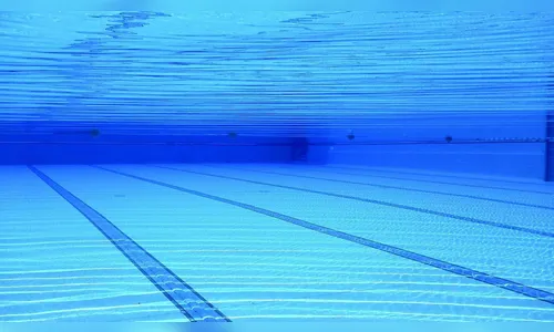 Criança de 3 anos morre afogada em piscina de hotel