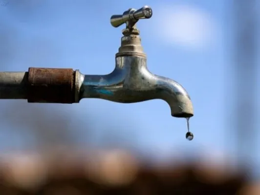 Obra de melhoria interrompe abastecimento de água em bairros de Apucarana