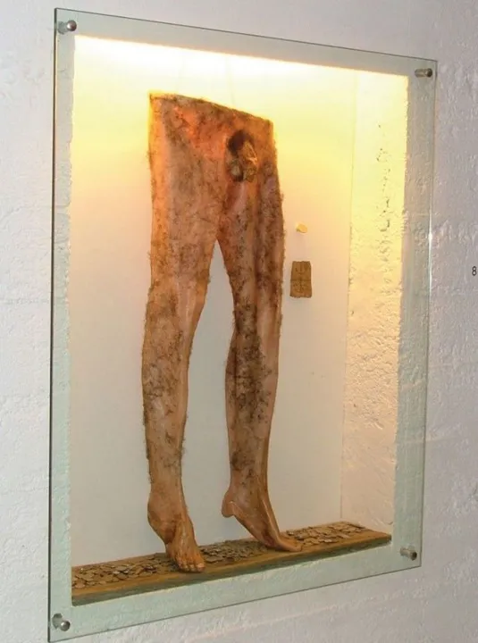 Conheça a lenda da calça feita de pele humana para atrair fortuna - Foto: Reprodução - Megacurioso