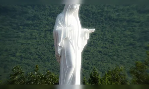 Norte-americana se declara Virgem Maria