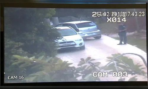 Bancária de 46 anos é presa fazendo sexo oral em menino de 13 dentro de carro de luxo