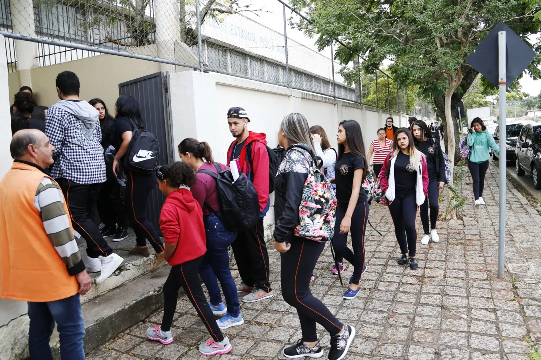 Mais de 1 milhão de estudantes retornam às aulas no Paraná