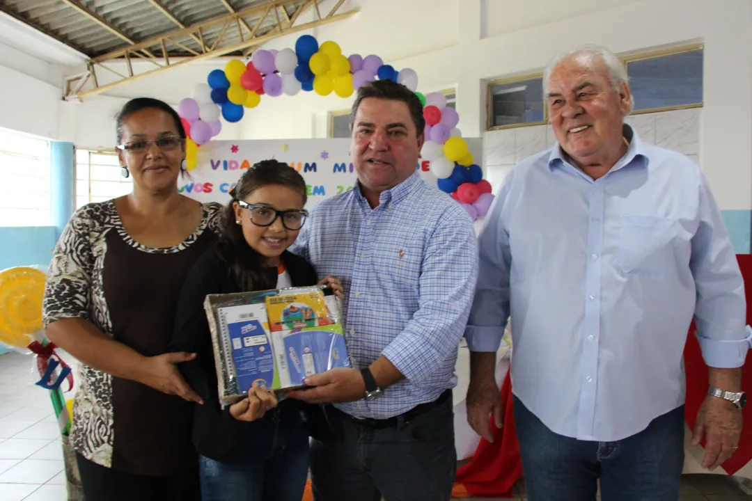 Começa distribuição de kits de material escolar na Rede Municipal de Ensino